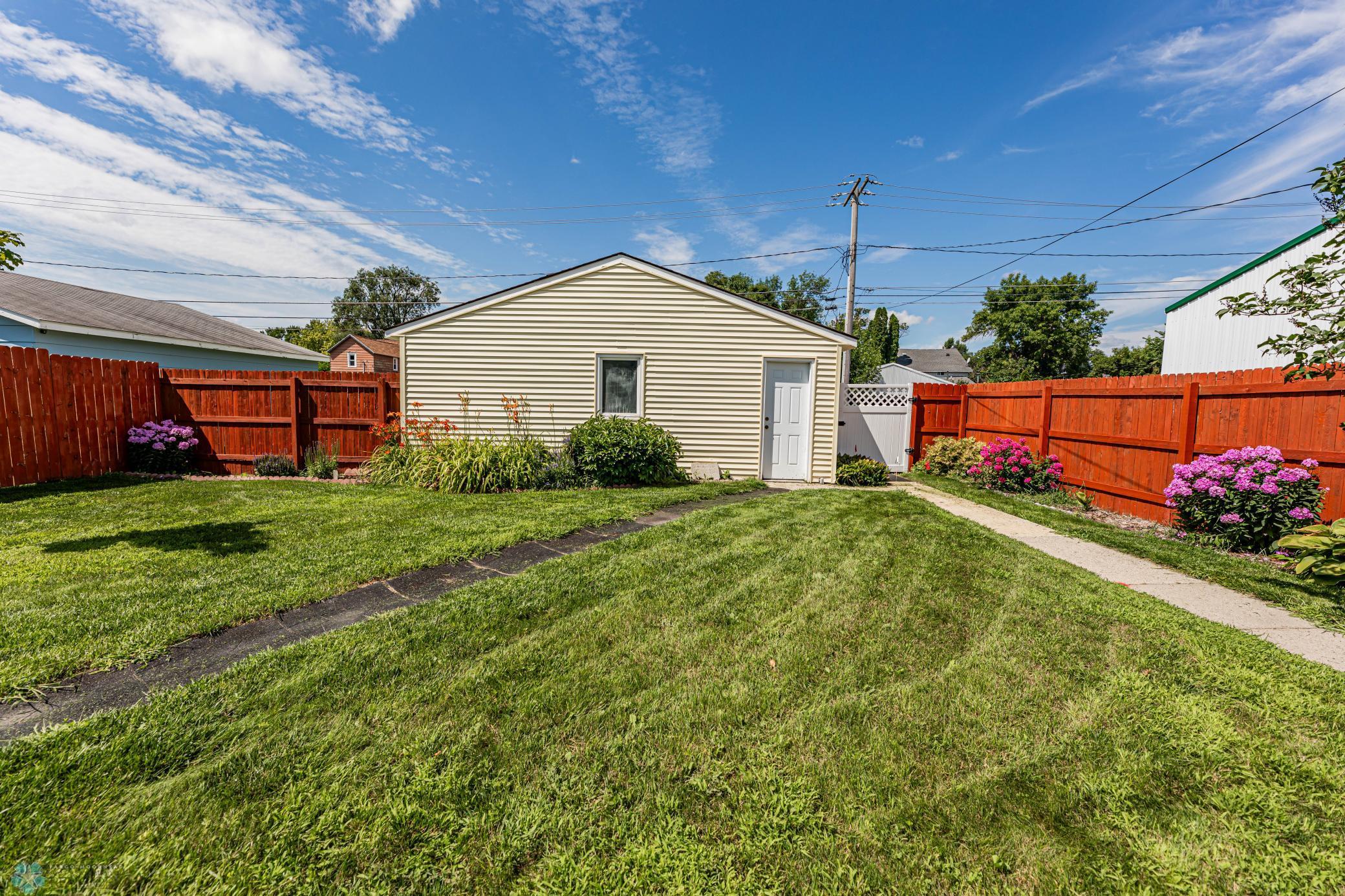 Wahpeton, North Dakota 58075, United States, 5 Bedrooms Bedrooms, ,3 BathroomsBathrooms,Residential,Active,49022