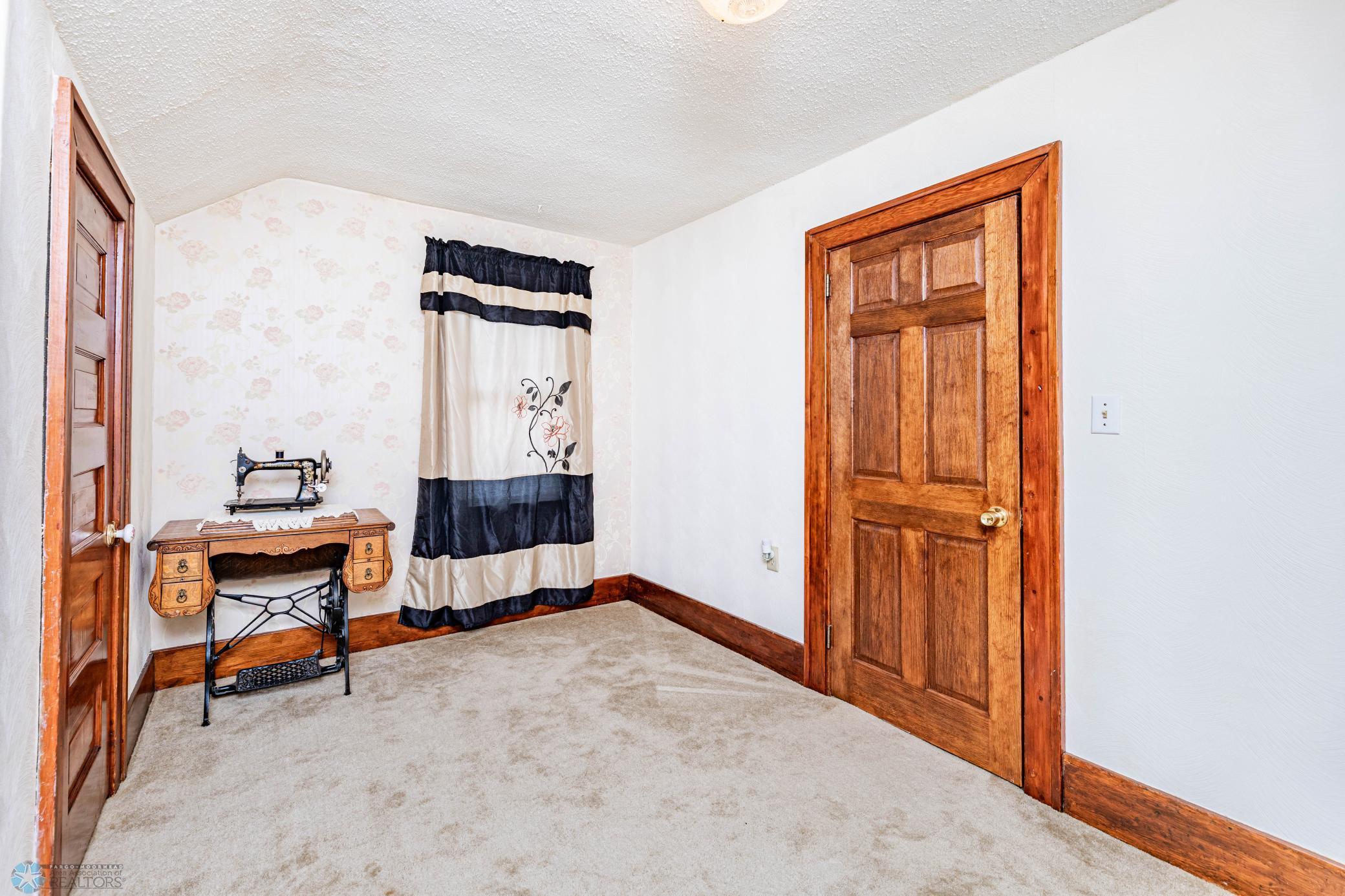 Wahpeton, North Dakota 58075, United States, 5 Bedrooms Bedrooms, ,3 BathroomsBathrooms,Residential,Active,49022