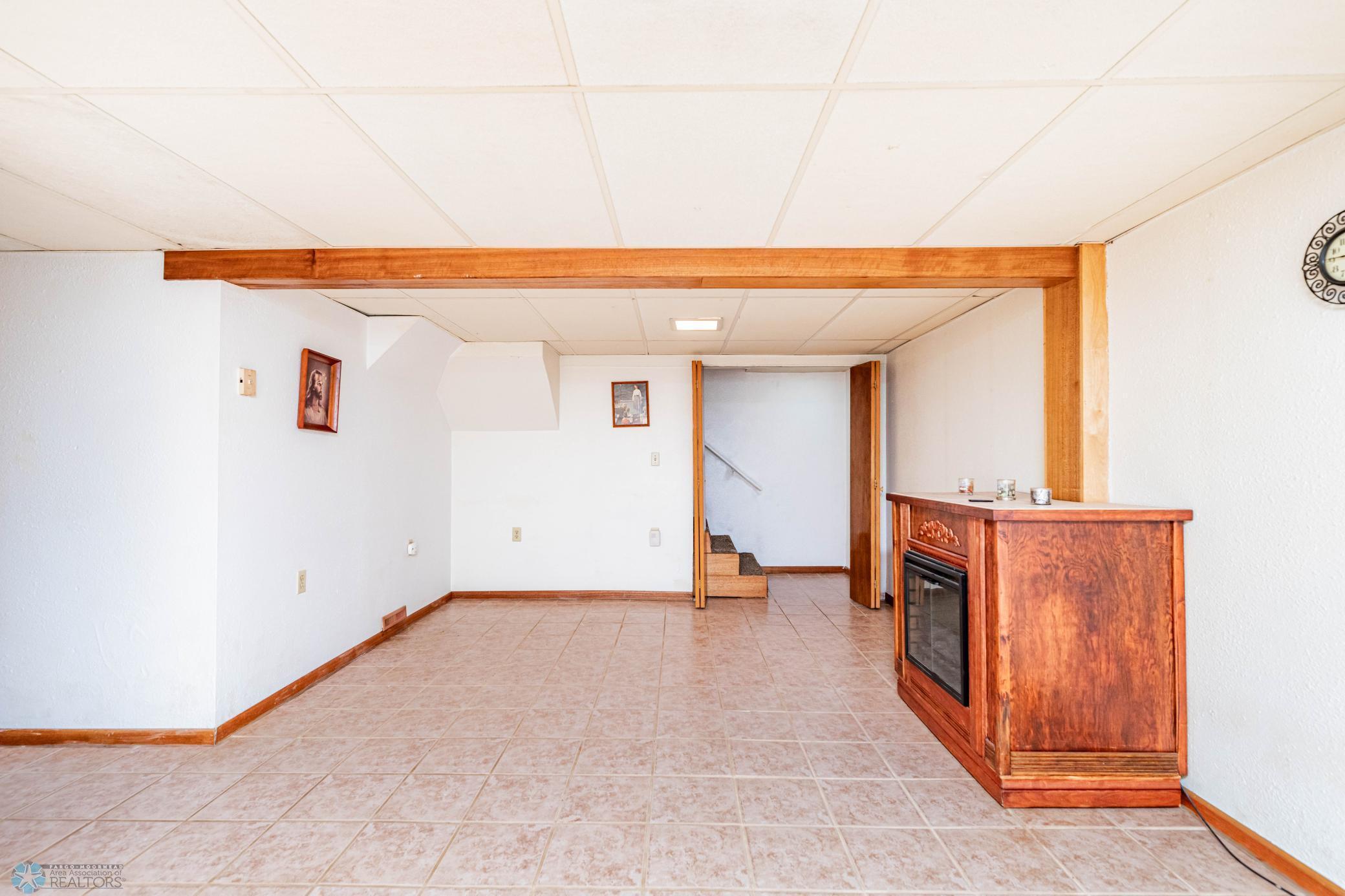 Wahpeton, North Dakota 58075, United States, 5 Bedrooms Bedrooms, ,3 BathroomsBathrooms,Residential,Active,49022