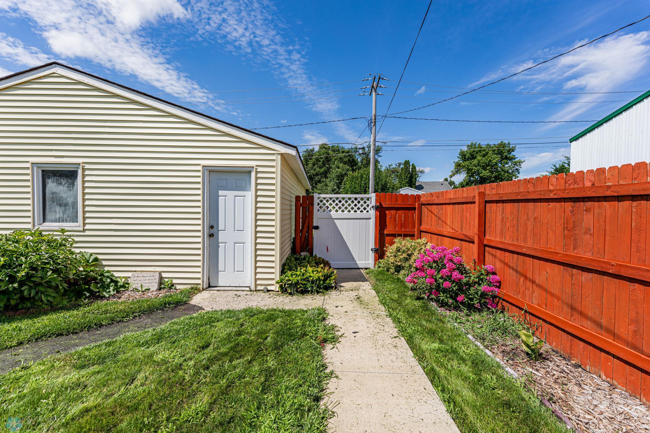 Wahpeton, North Dakota 58075, United States, 5 Bedrooms Bedrooms, ,3 BathroomsBathrooms,Residential,Active,49022