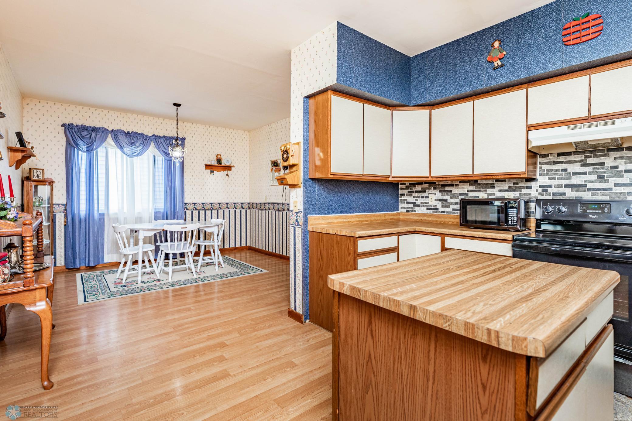 Wahpeton, North Dakota 58075, United States, 5 Bedrooms Bedrooms, ,3 BathroomsBathrooms,Residential,Active,49022