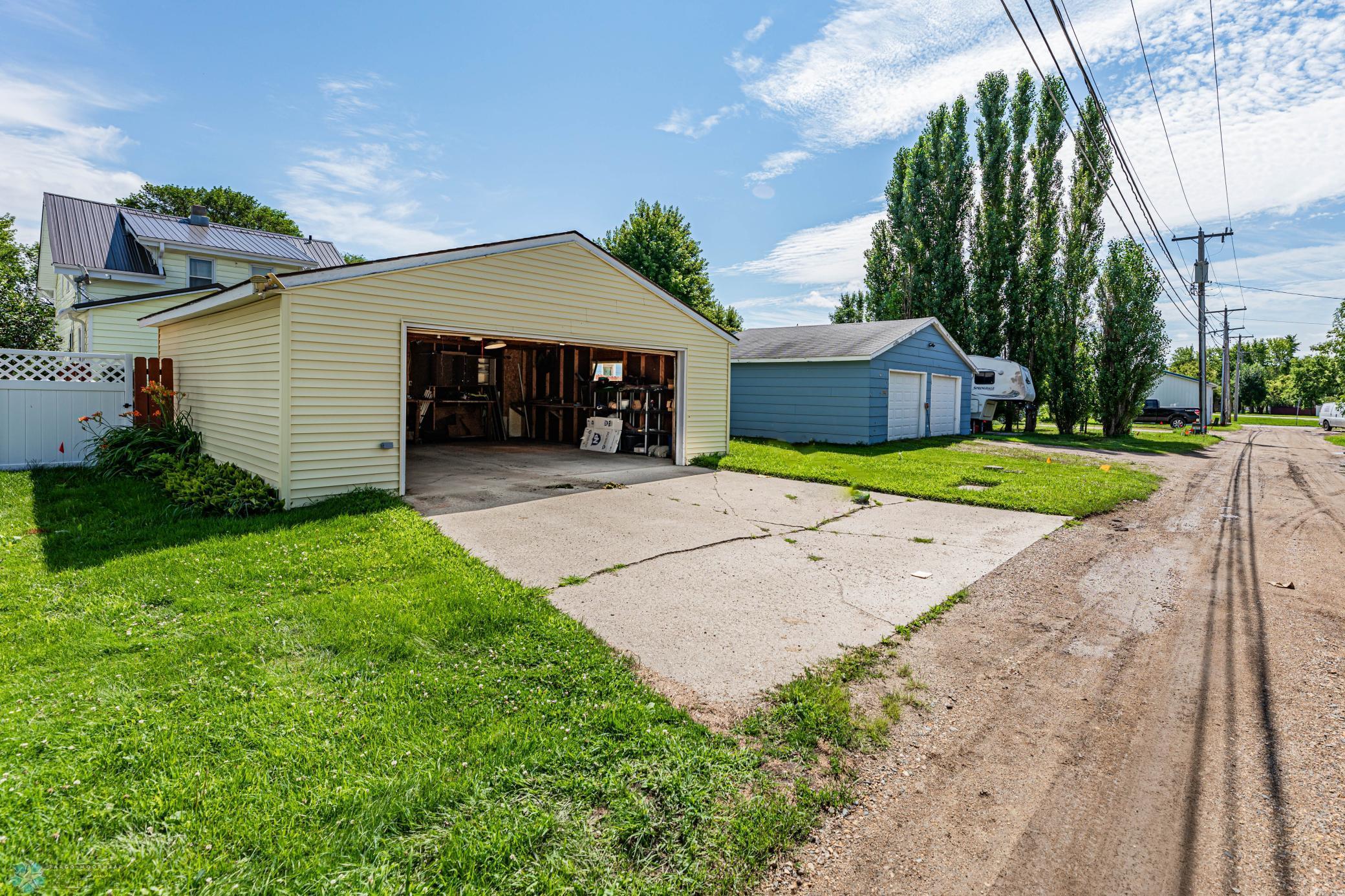 Wahpeton, North Dakota 58075, United States, 5 Bedrooms Bedrooms, ,3 BathroomsBathrooms,Residential,Active,49022