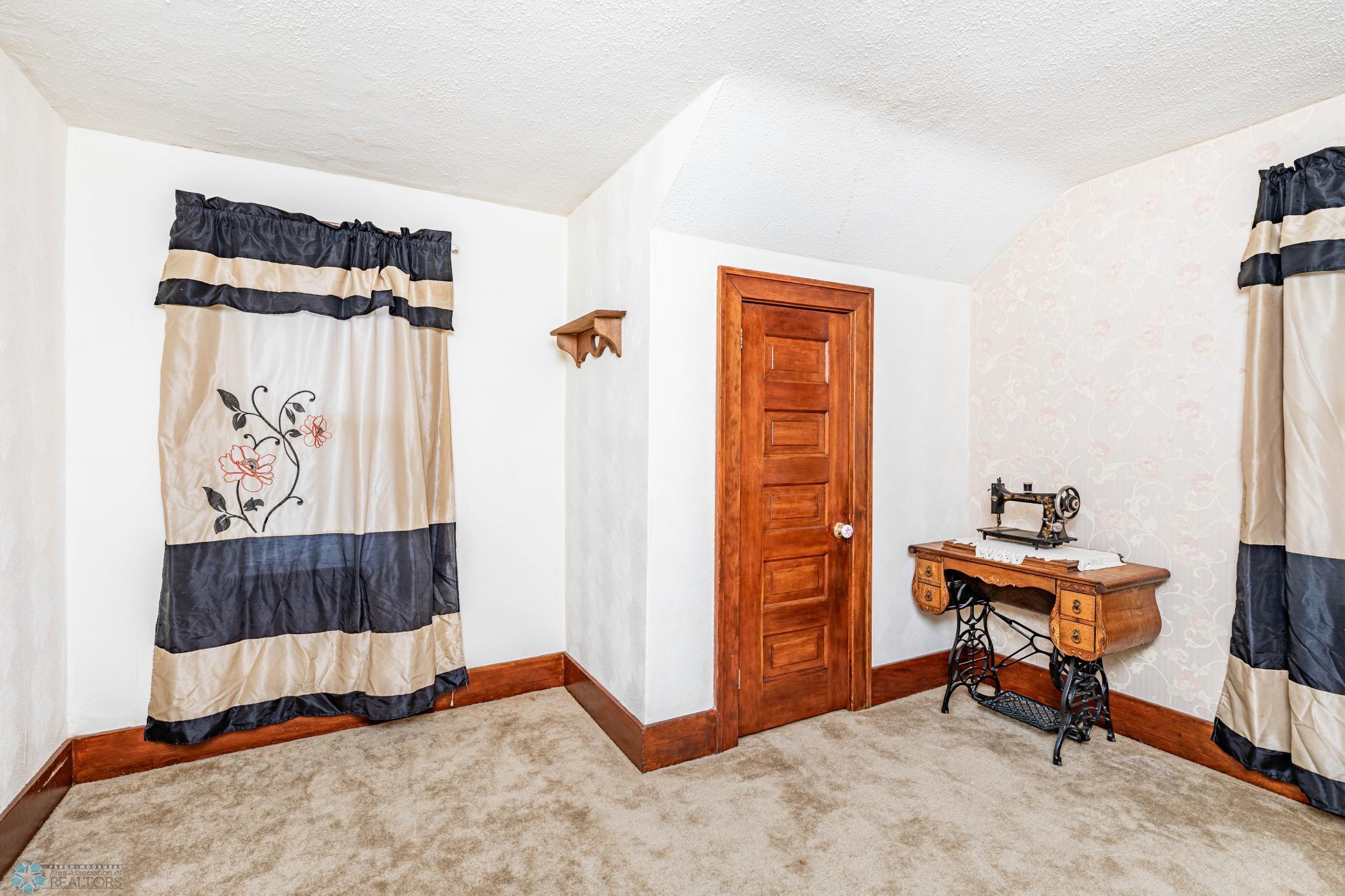 Wahpeton, North Dakota 58075, United States, 5 Bedrooms Bedrooms, ,3 BathroomsBathrooms,Residential,Active,49022