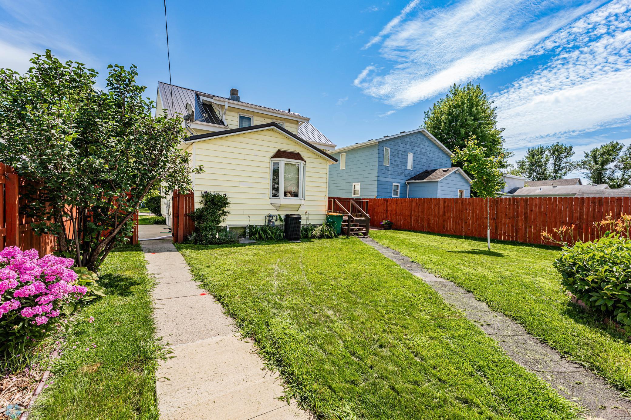 Wahpeton, North Dakota 58075, United States, 5 Bedrooms Bedrooms, ,3 BathroomsBathrooms,Residential,Active,49022