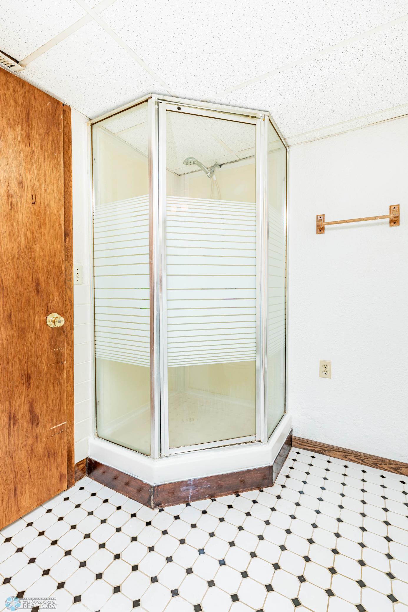 Wahpeton, North Dakota 58075, United States, 5 Bedrooms Bedrooms, ,3 BathroomsBathrooms,Residential,Active,49022