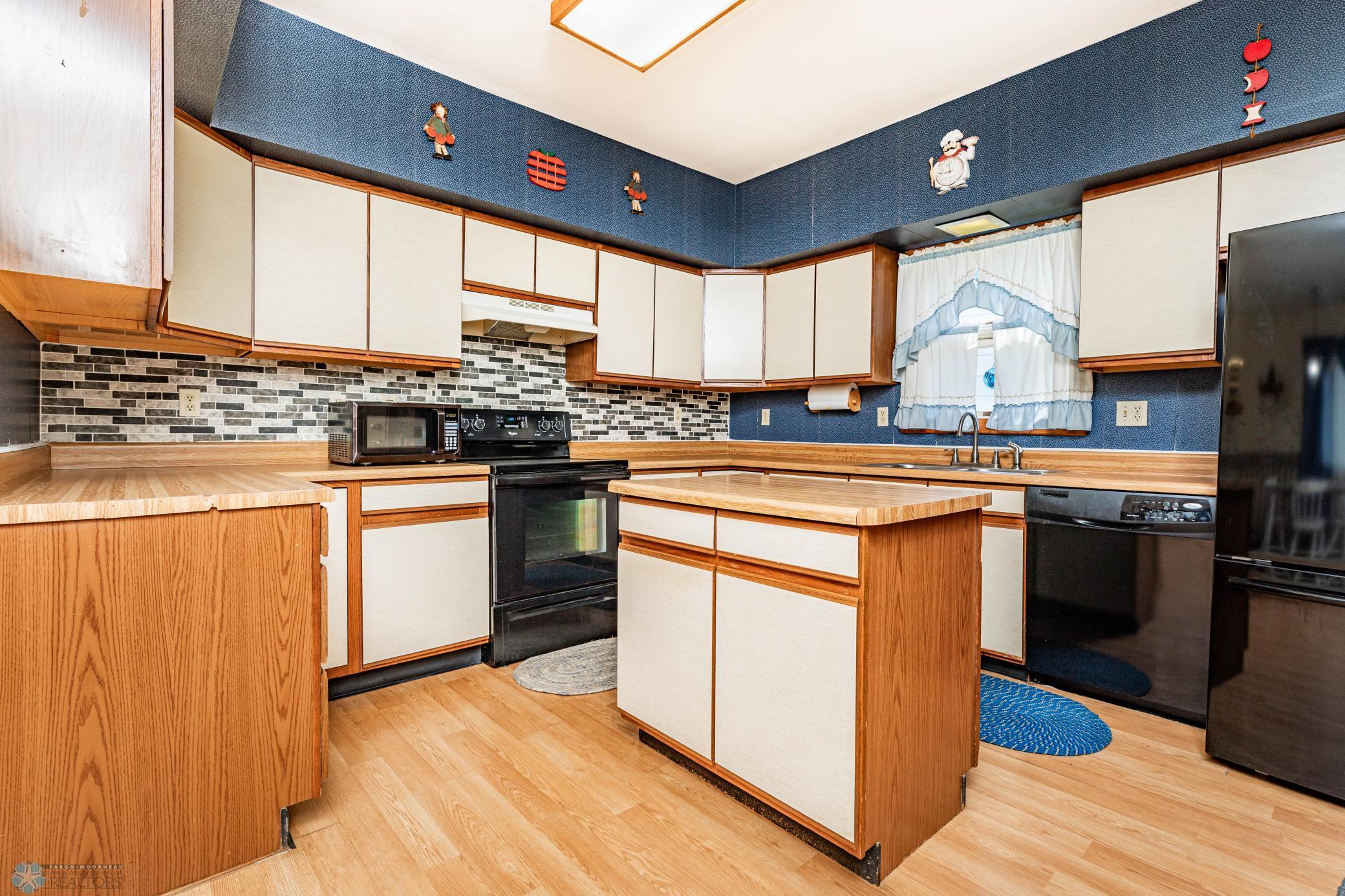 Wahpeton, North Dakota 58075, United States, 5 Bedrooms Bedrooms, ,3 BathroomsBathrooms,Residential,Active,49022