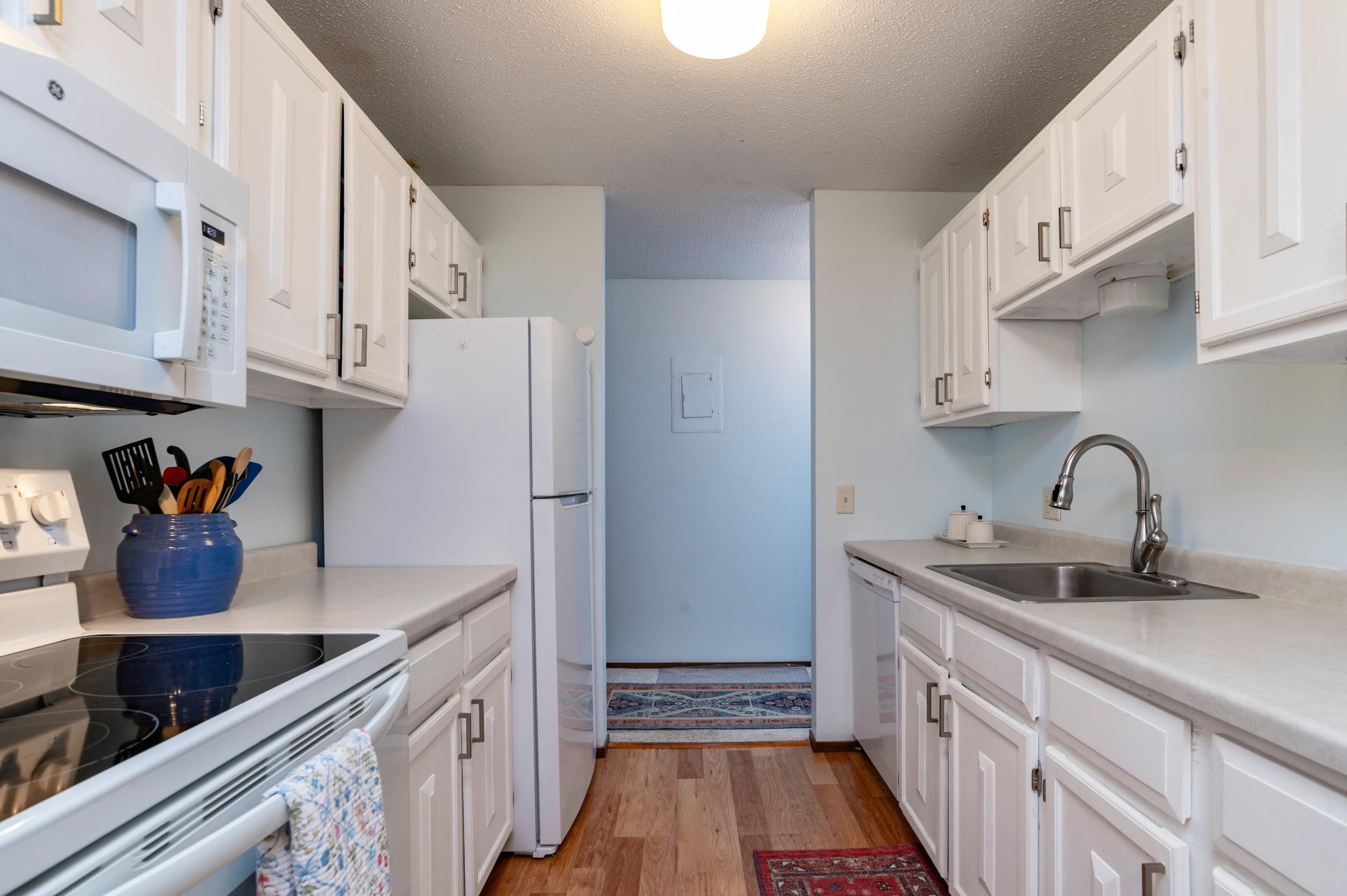 4009 Heritage Hills Drive #204, Minneapolis, Minnesota image 6