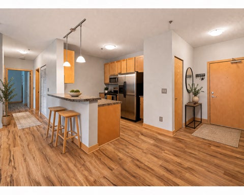 Condo For Sale - 2900 University Avenue<br/> Minneapolis, MN 55414