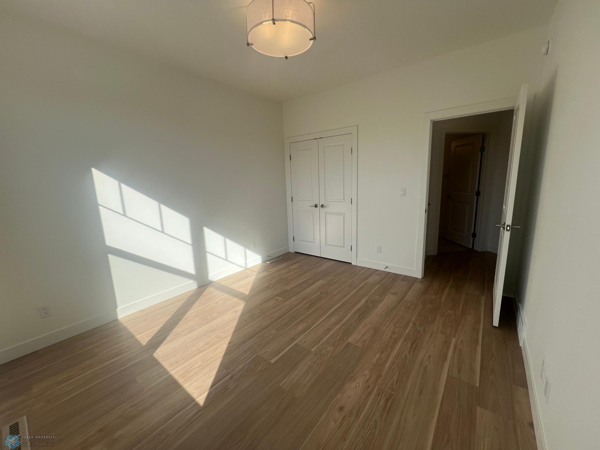 Fargo, North Dakota 58104, United States, 2 Bedrooms Bedrooms, ,2 BathroomsBathrooms,Residential,Pending,216718