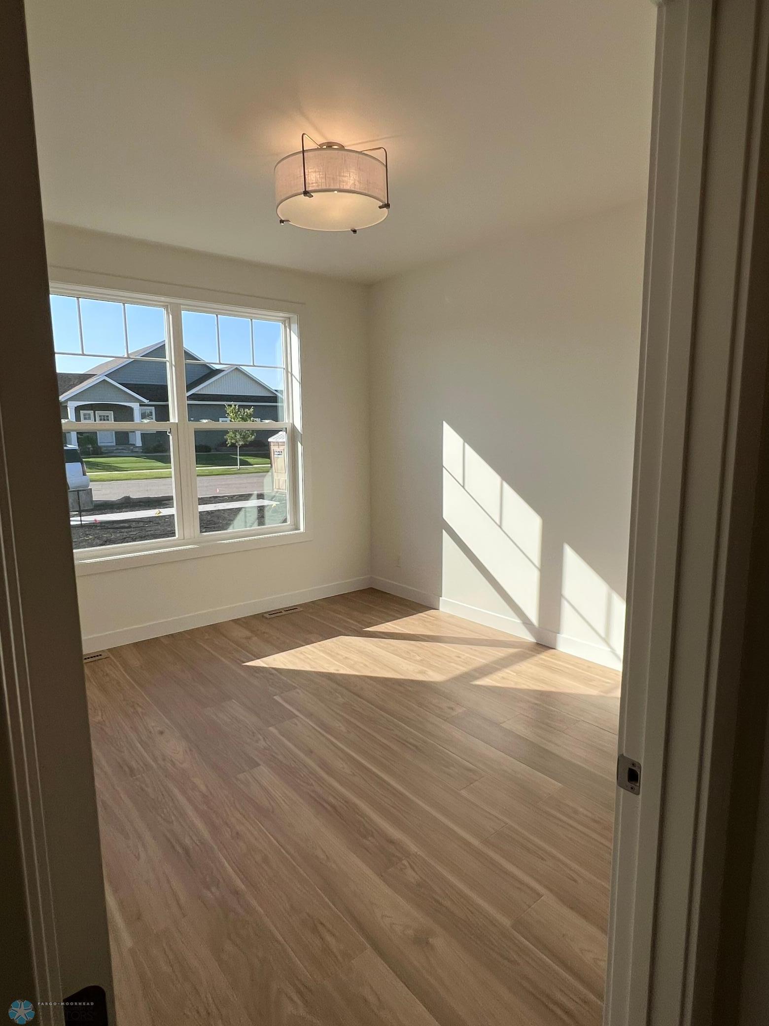 Fargo, North Dakota 58104, United States, 2 Bedrooms Bedrooms, ,2 BathroomsBathrooms,Residential,Pending,216718