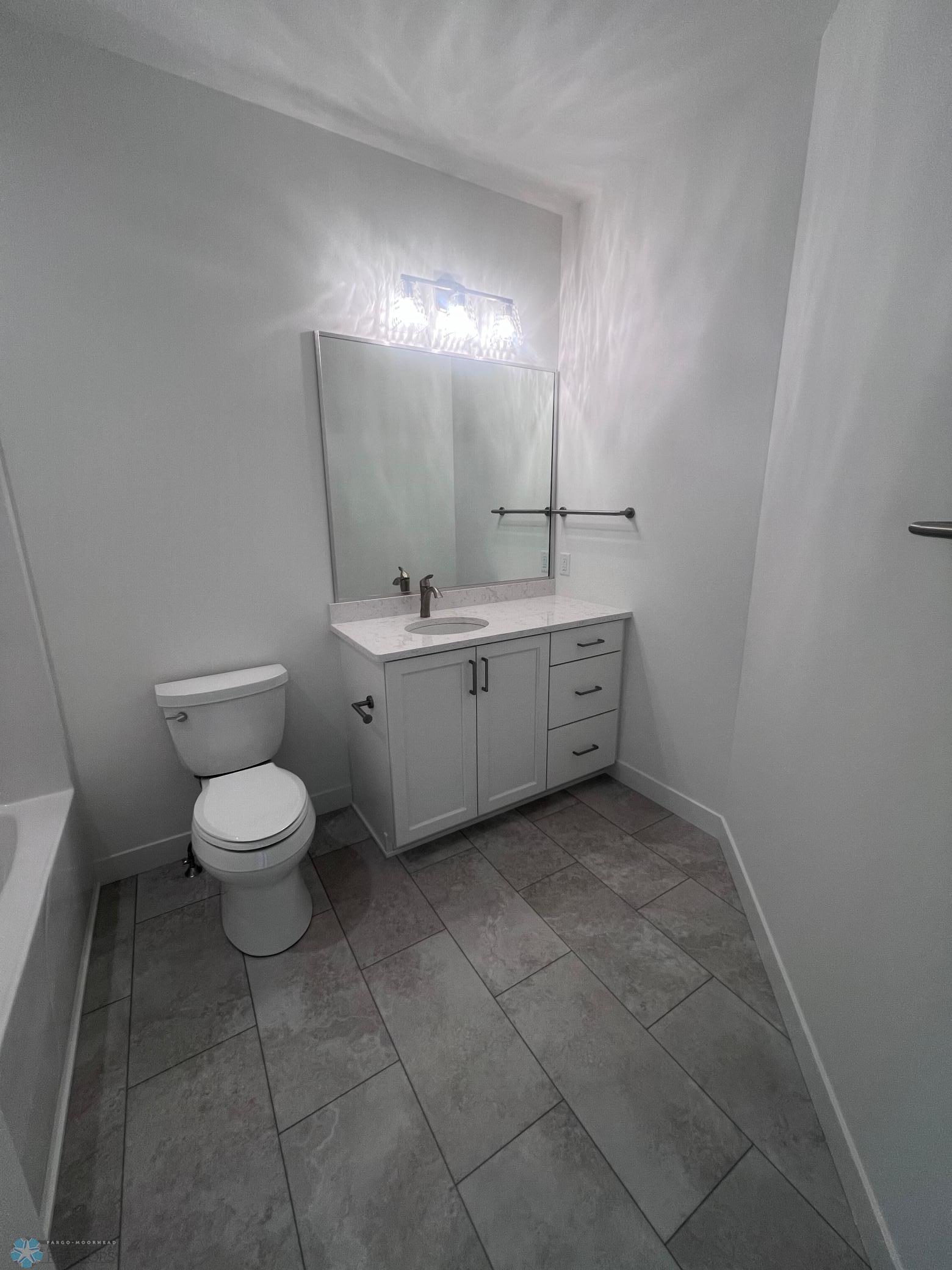 Fargo, North Dakota 58104, United States, 2 Bedrooms Bedrooms, ,2 BathroomsBathrooms,Residential,Pending,216718