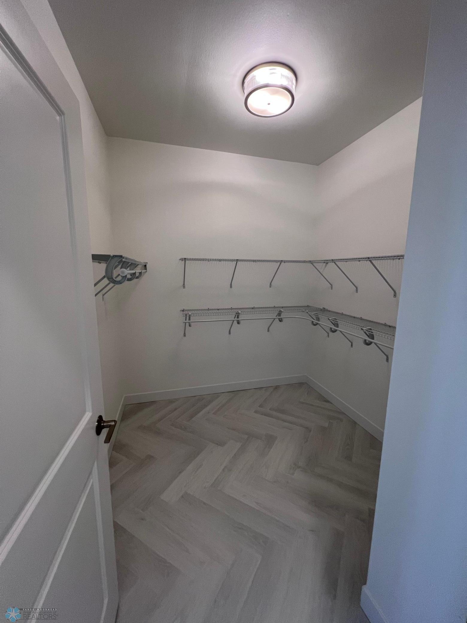 Fargo, North Dakota 58104, United States, 2 Bedrooms Bedrooms, ,2 BathroomsBathrooms,Residential,Pending,216718