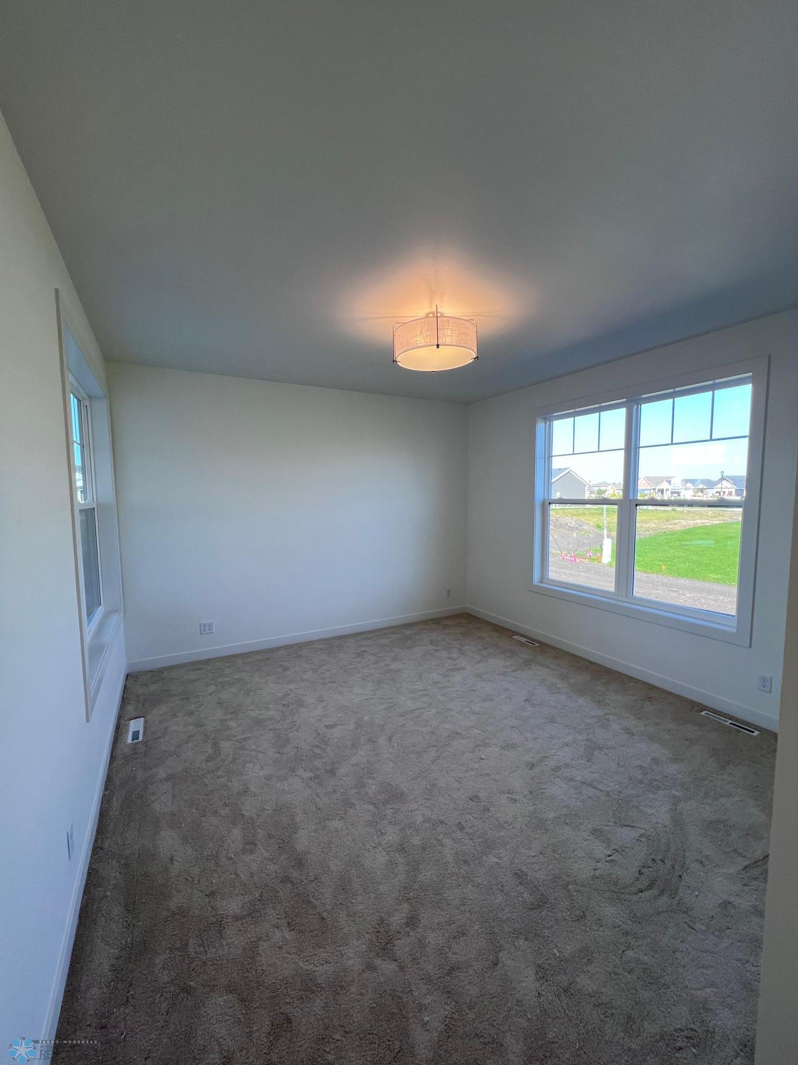 Fargo, North Dakota 58104, United States, 2 Bedrooms Bedrooms, ,2 BathroomsBathrooms,Residential,Pending,216718