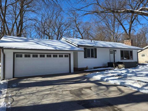 Homes For Sale - 4918 West Lane<br/> Minnetonka, MN 55345