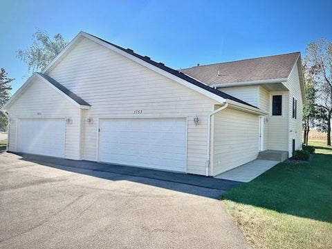 Townhouse For Sale - 1053 Prairie View Drive<br/> Mcleod County, Hutchinson, MN 55350