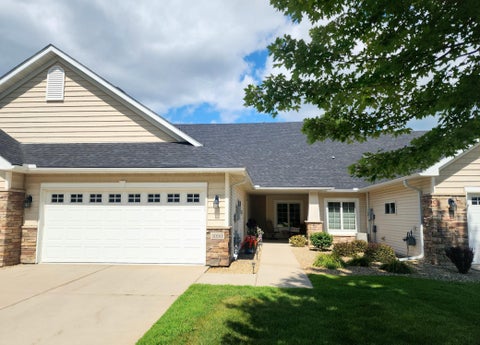 Townhouse For Sale - 1050 Woodland Drive<br/> Hastings, MN 55033