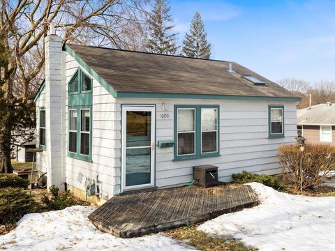 Homes For Sale - 10350 Nicollet Avenue<br/> Bloomington, MN 55420