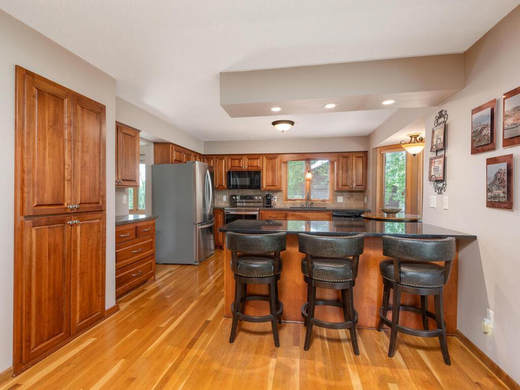 5705 Quinwood Lane, Plymouth, Minnesota image 9