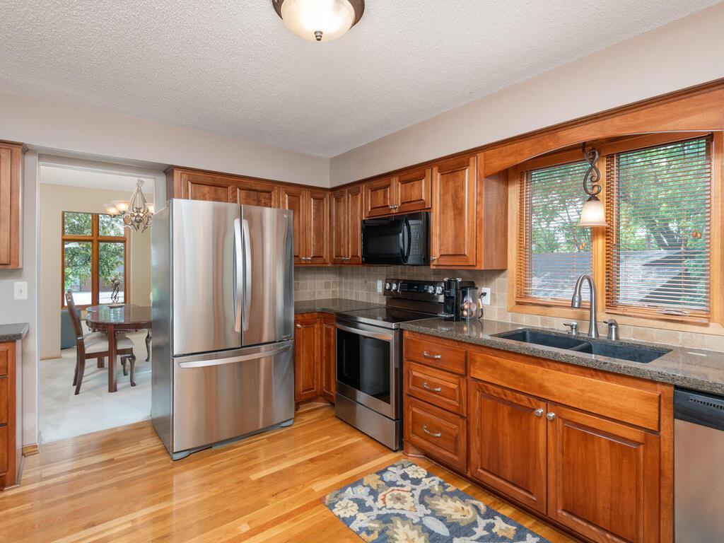 5705 Quinwood Lane, Plymouth, Minnesota image 12