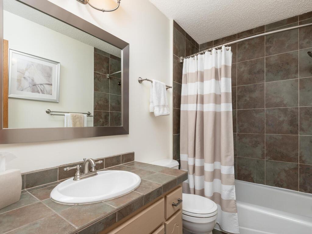 5705 Quinwood Lane, Plymouth, Minnesota image 21