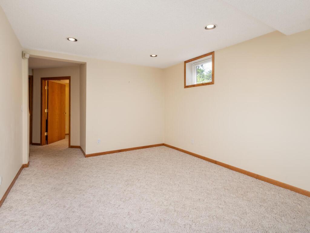 5705 Quinwood Lane, Plymouth, Minnesota image 25