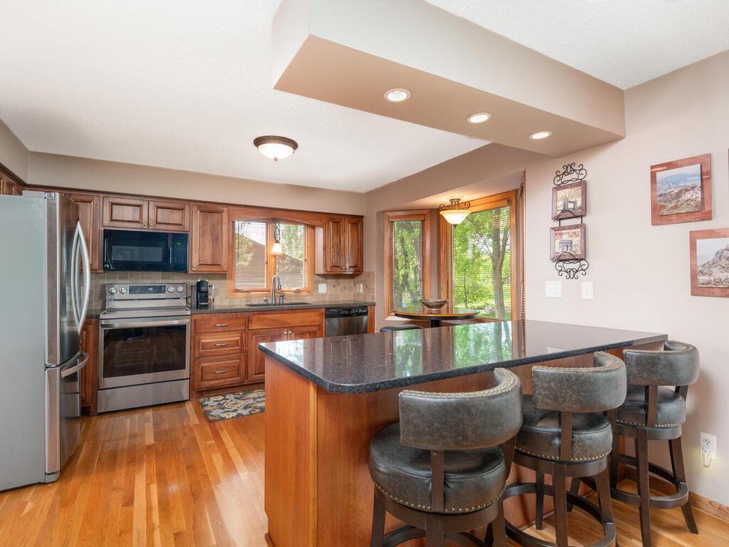 5705 Quinwood Lane, Plymouth, Minnesota image 10