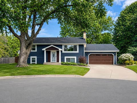 Homes For Sale - 311 Eagle Ridge Circle<br/> Dakota County, Burnsville, MN 55337