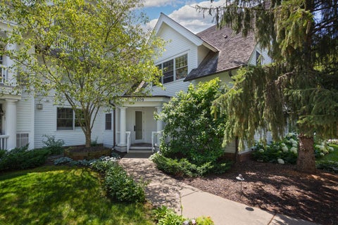 Condo For Sale - 205 Mill Street<br/> Excelsior, MN 55331