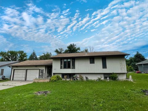 Homes For Sale - 605 N 13th Street<br/> Cottonwood County, Mountain Lake, MN 56159