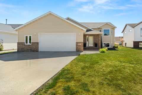 Homes For Sale - 821 16th Avenue<br/> West Fargo, ND 58078