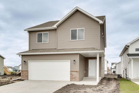 Homes For Sale - 6826 Selkirk Drive<br/> Fargo, ND 58104