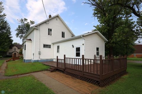 Homes For Sale - 120 2nd Street<br/> Hillsboro, ND 58045