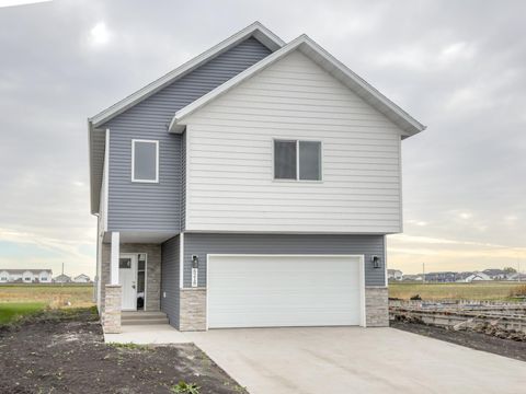 Homes For Sale - 1872 19th Avenue<br/> Wahpeton, ND 58075