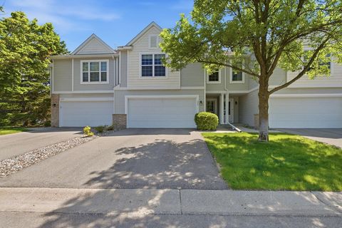 Townhouse For Sale - 375 Wagon Wheel Lane<br/> Chaska, MN 55318