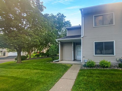Townhouse For Sale - 4430 Mccoll Drive<br/> Savage, MN 55378