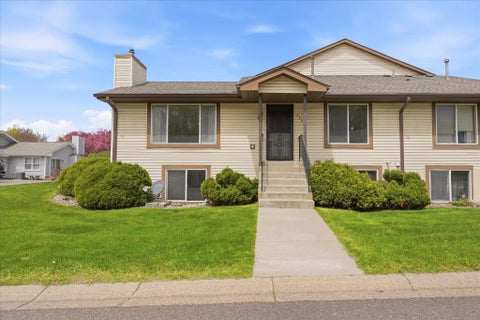 Townhouse For Sale - 6762 Gretchen Court<br/> Saint Paul, MN 55128