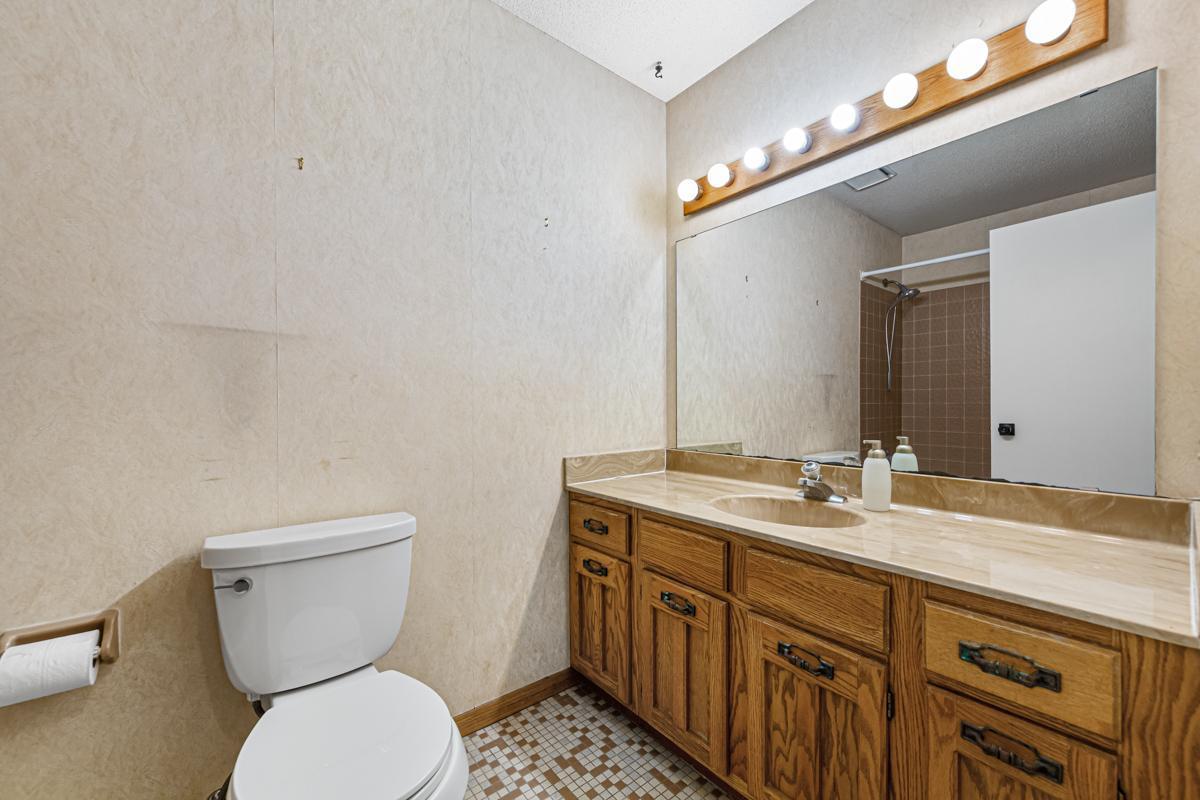 1027 Wedgewood Lane, Eagan, Minnesota image 22