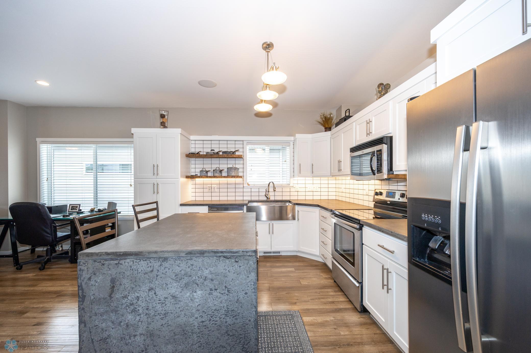 Fargo, North Dakota 58104, United States, 3 Bedrooms Bedrooms, ,2 BathroomsBathrooms,Residential,Pending,59058