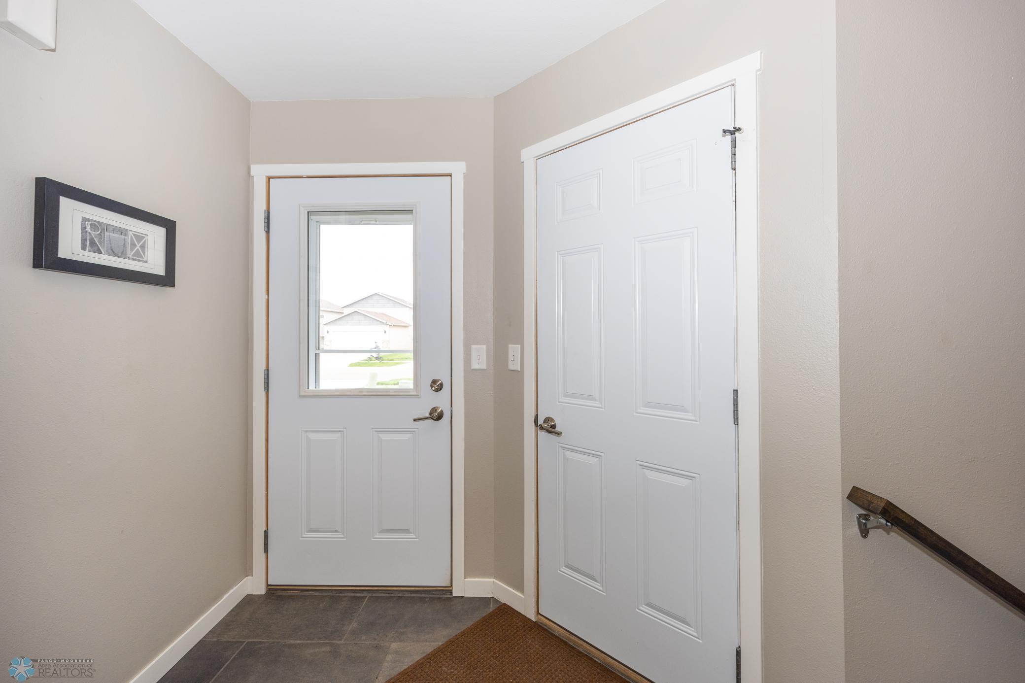 Fargo, North Dakota 58104, United States, 3 Bedrooms Bedrooms, ,2 BathroomsBathrooms,Residential,Pending,59058