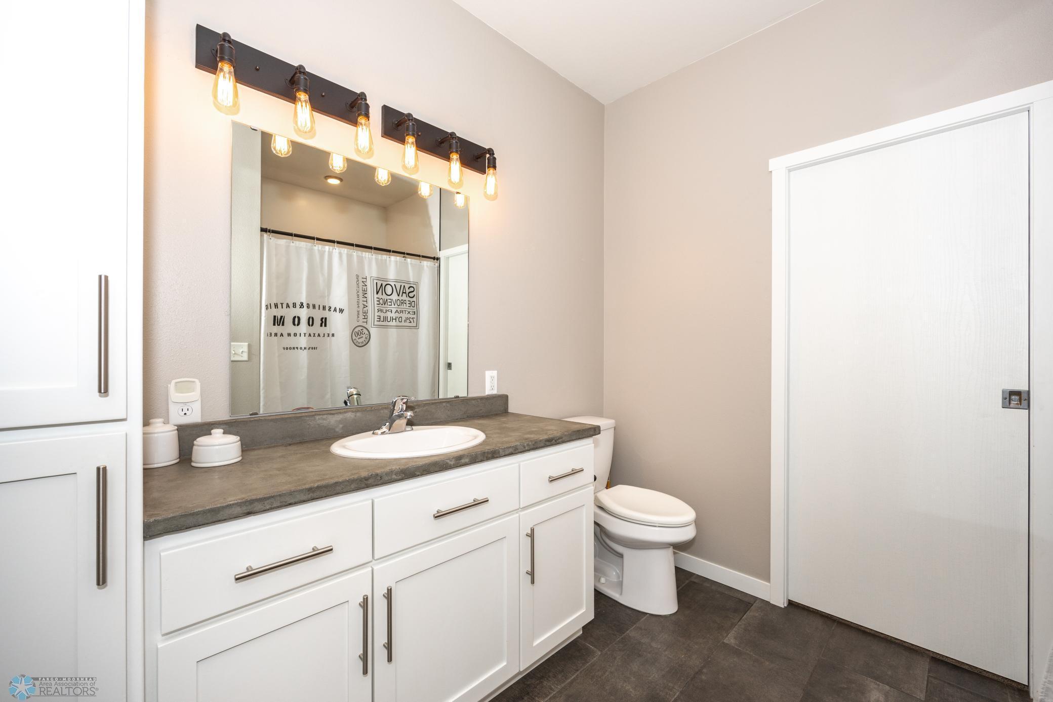 Fargo, North Dakota 58104, United States, 3 Bedrooms Bedrooms, ,2 BathroomsBathrooms,Residential,Pending,59058