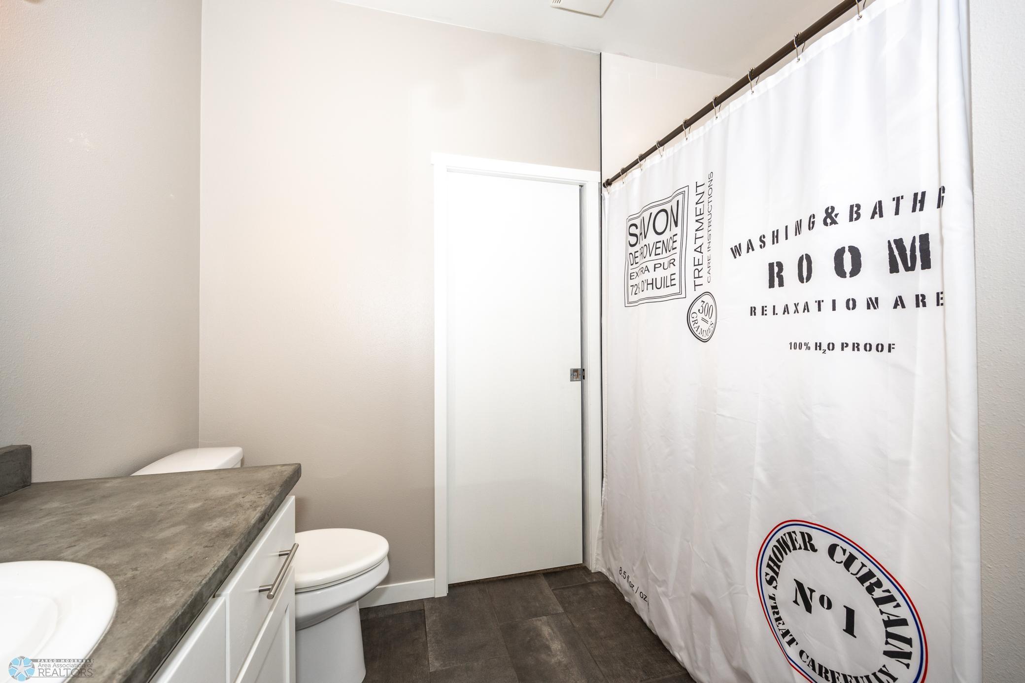 Fargo, North Dakota 58104, United States, 3 Bedrooms Bedrooms, ,2 BathroomsBathrooms,Residential,Pending,59058