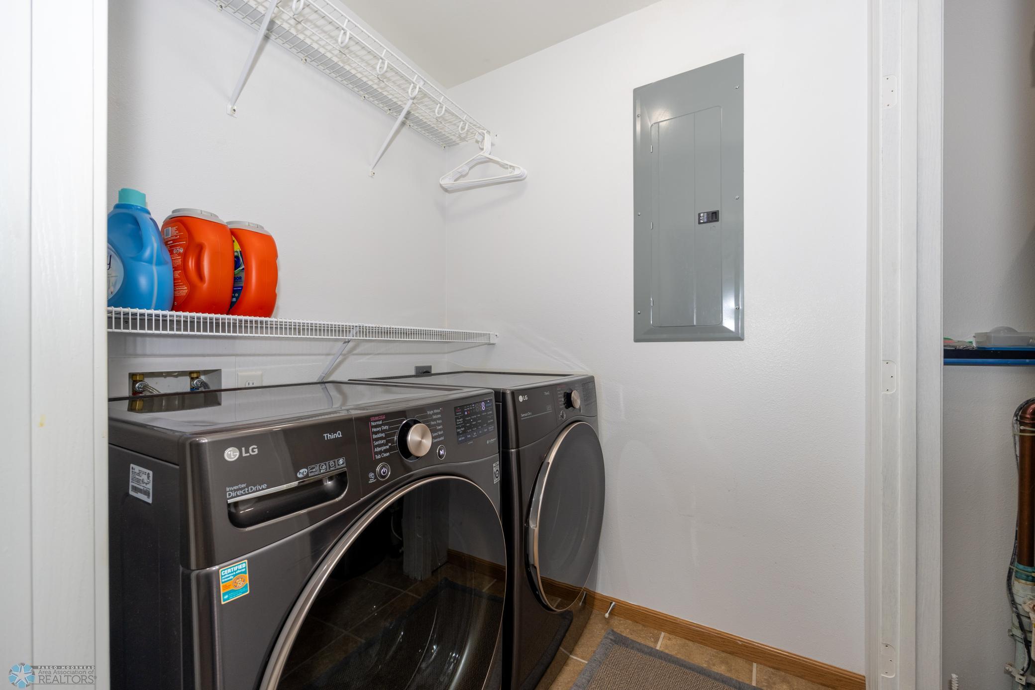 Fargo, North Dakota 58104, United States, 3 Bedrooms Bedrooms, ,2 BathroomsBathrooms,Residential,Pending,59058