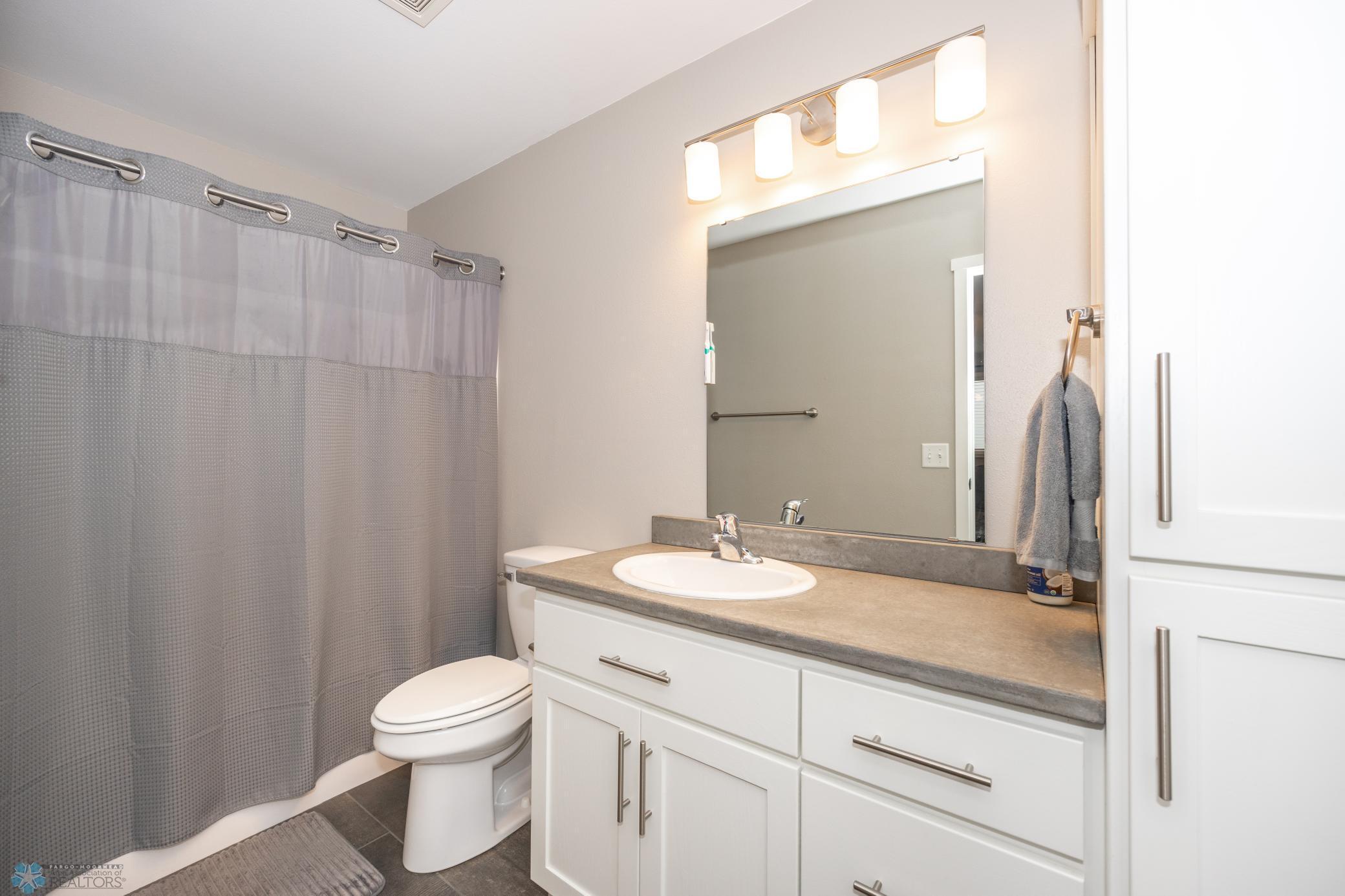 Fargo, North Dakota 58104, United States, 3 Bedrooms Bedrooms, ,2 BathroomsBathrooms,Residential,Pending,59058