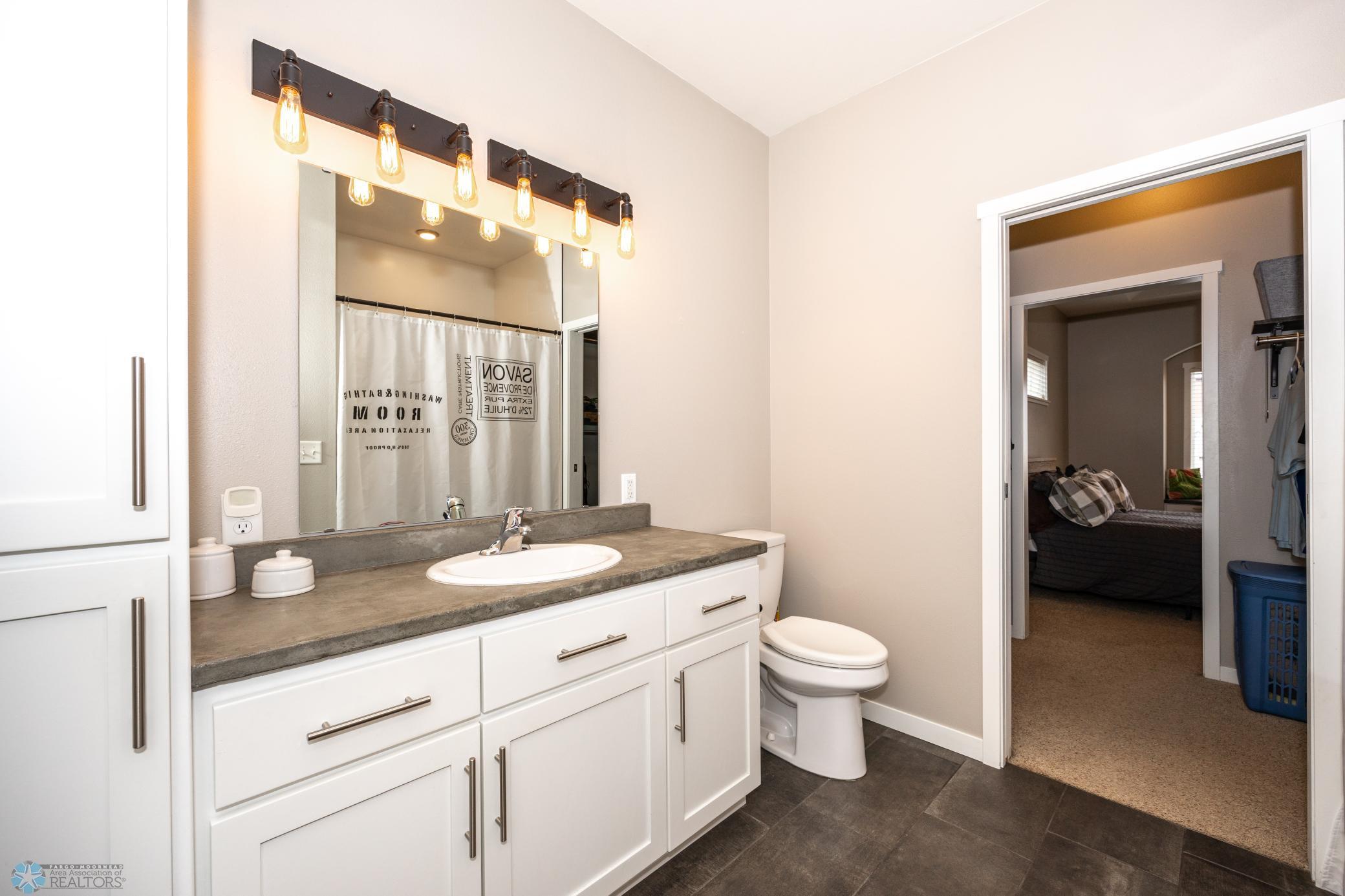 Fargo, North Dakota 58104, United States, 3 Bedrooms Bedrooms, ,2 BathroomsBathrooms,Residential,Pending,59058