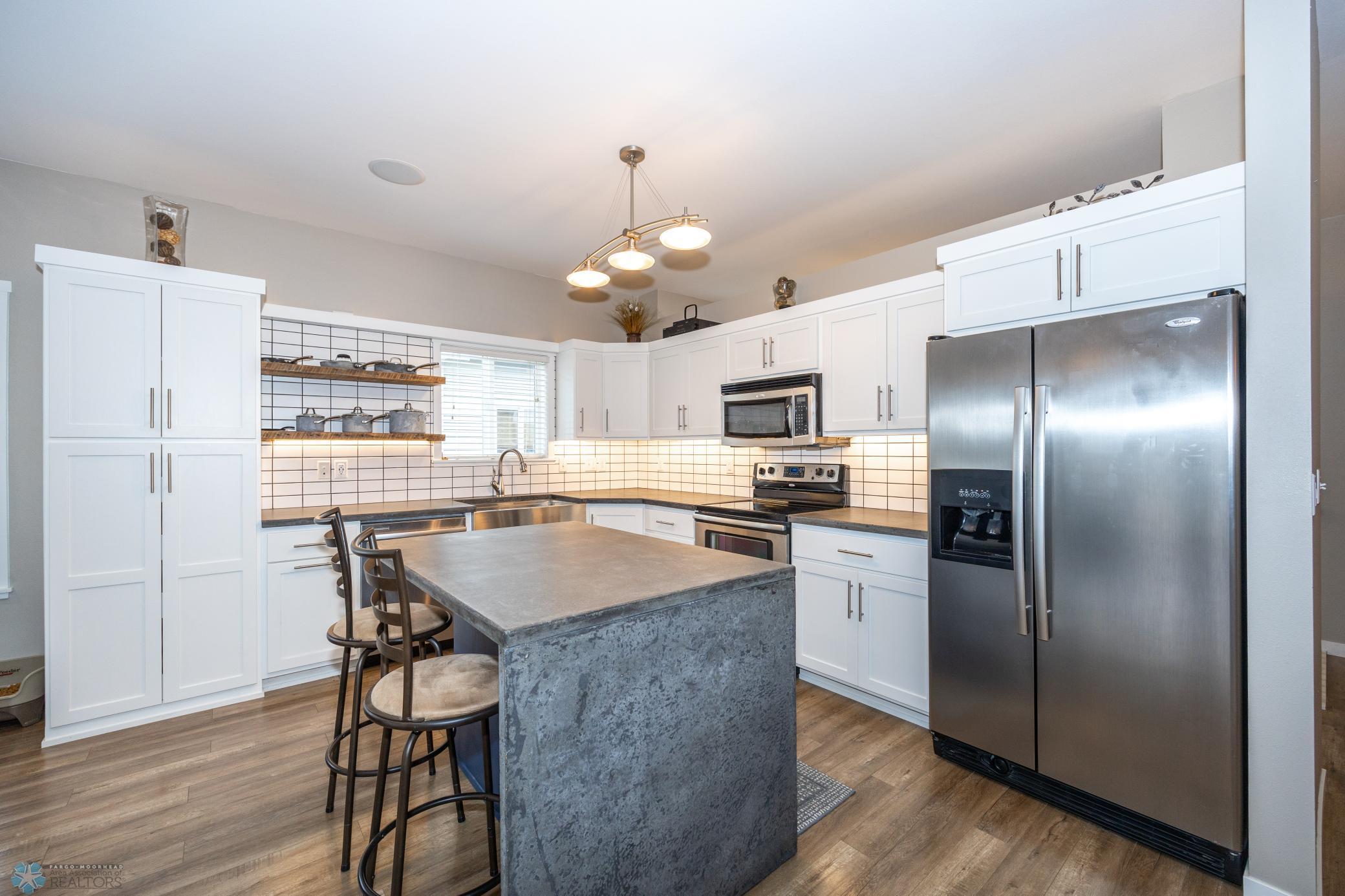 Fargo, North Dakota 58104, United States, 3 Bedrooms Bedrooms, ,2 BathroomsBathrooms,Residential,Pending,59058