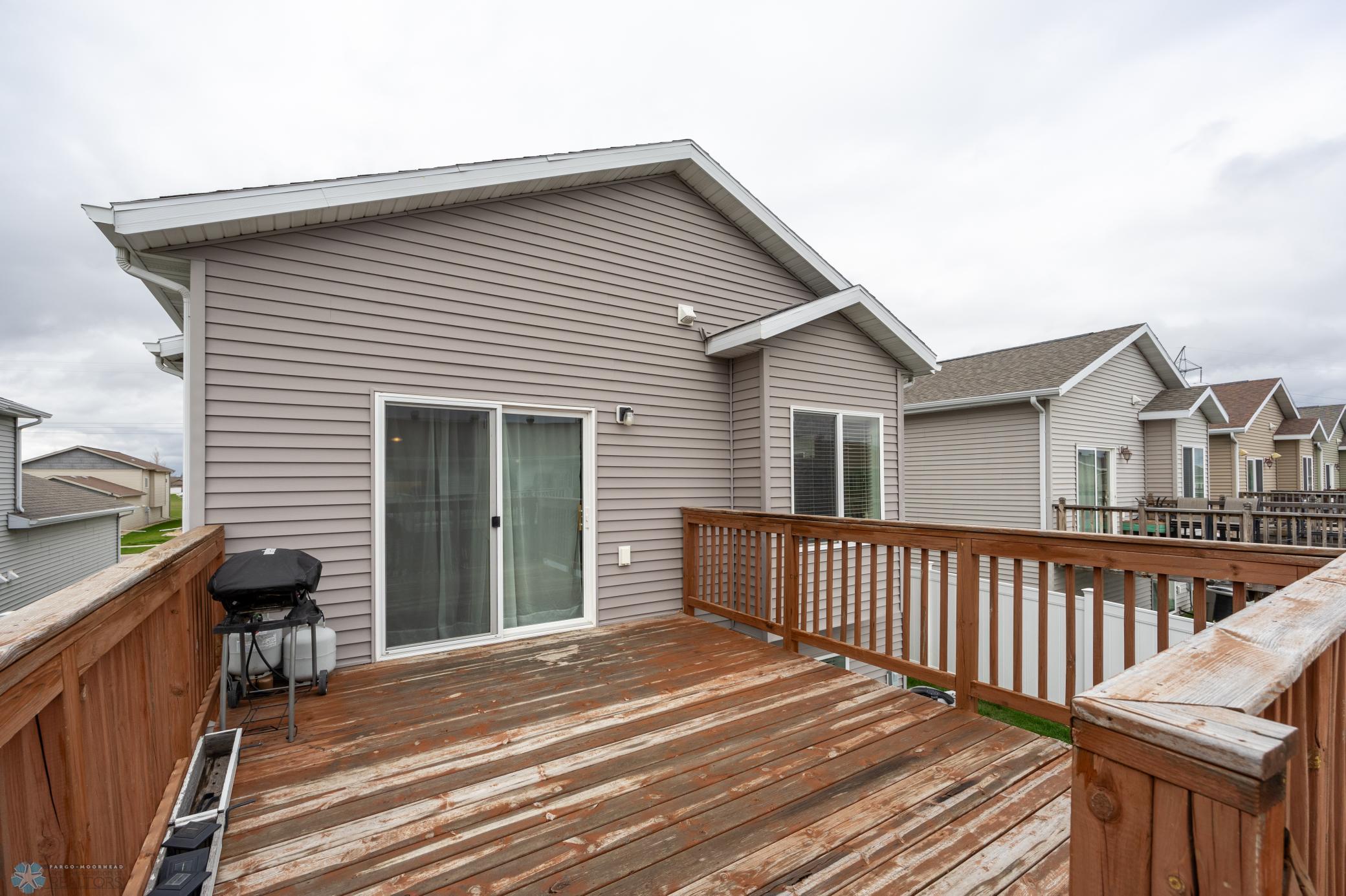 Fargo, North Dakota 58104, United States, 3 Bedrooms Bedrooms, ,2 BathroomsBathrooms,Residential,Pending,59058