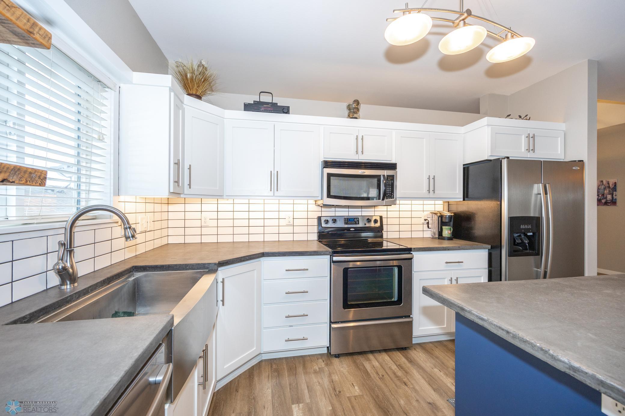 Fargo, North Dakota 58104, United States, 3 Bedrooms Bedrooms, ,2 BathroomsBathrooms,Residential,Pending,59058