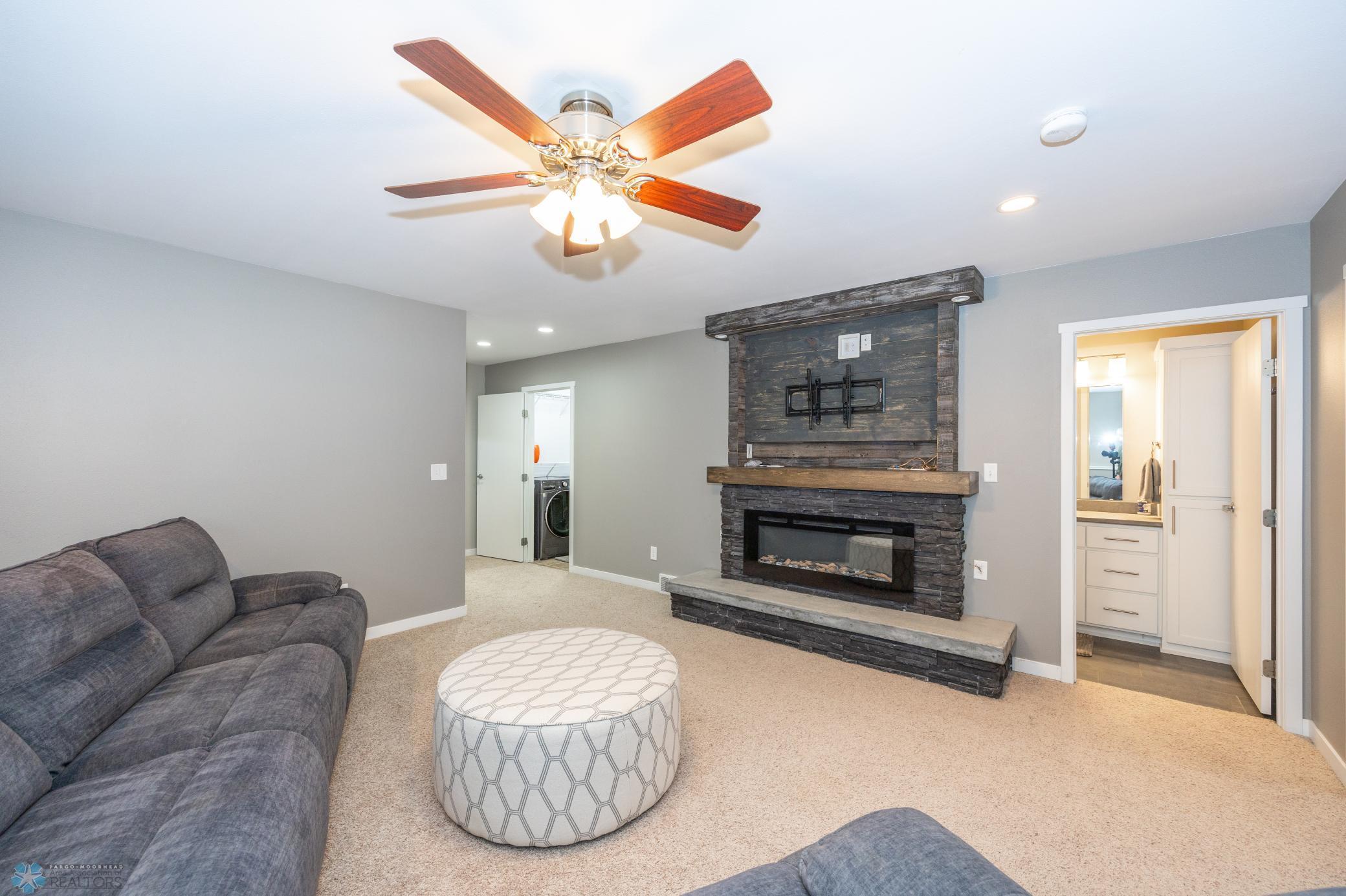 Fargo, North Dakota 58104, United States, 3 Bedrooms Bedrooms, ,2 BathroomsBathrooms,Residential,Pending,59058