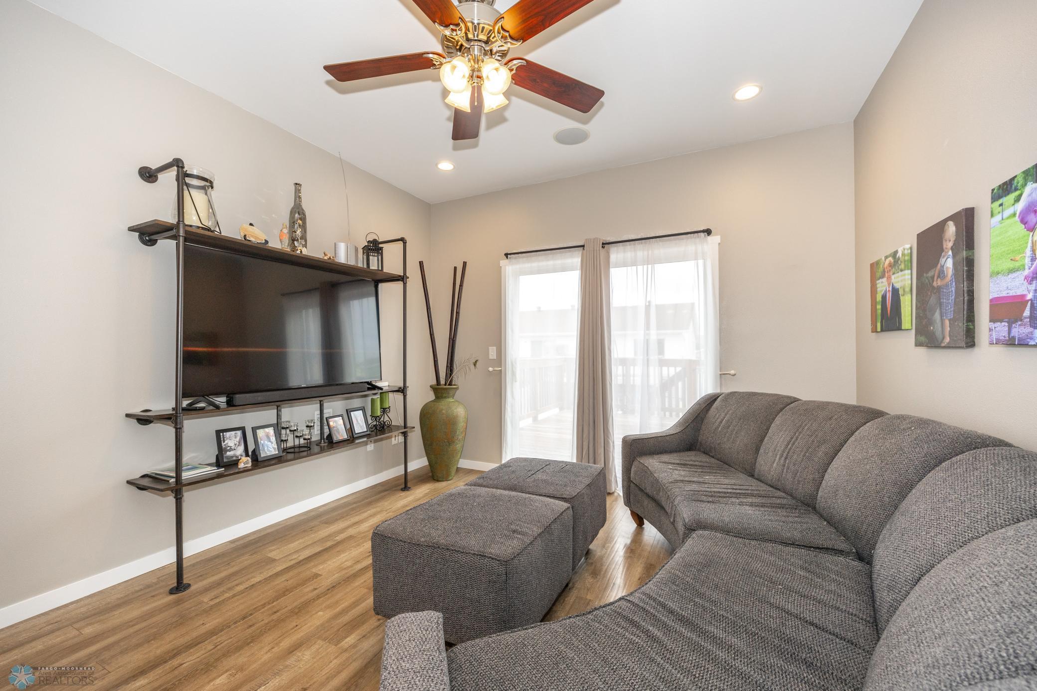 Fargo, North Dakota 58104, United States, 3 Bedrooms Bedrooms, ,2 BathroomsBathrooms,Residential,Pending,59058