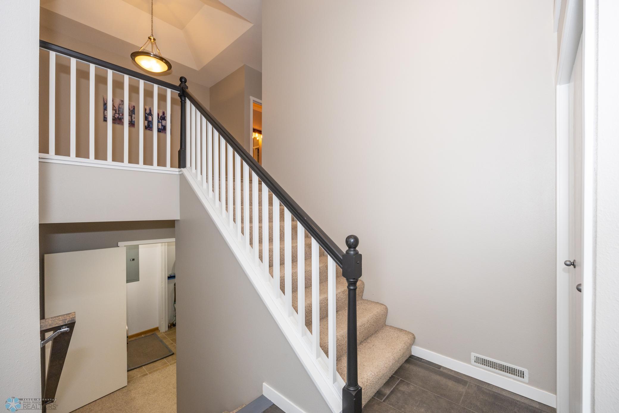 Fargo, North Dakota 58104, United States, 3 Bedrooms Bedrooms, ,2 BathroomsBathrooms,Residential,Pending,59058